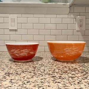 Vintage Corning Pyrex Harvest Wheat mixing bowl set of 2, 402 / 1.5 & 403 2.5